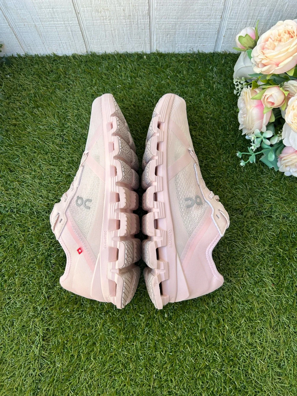 On Running Cloud X 4 AD Sneakers in Salt/ Lily women size 9 gently used